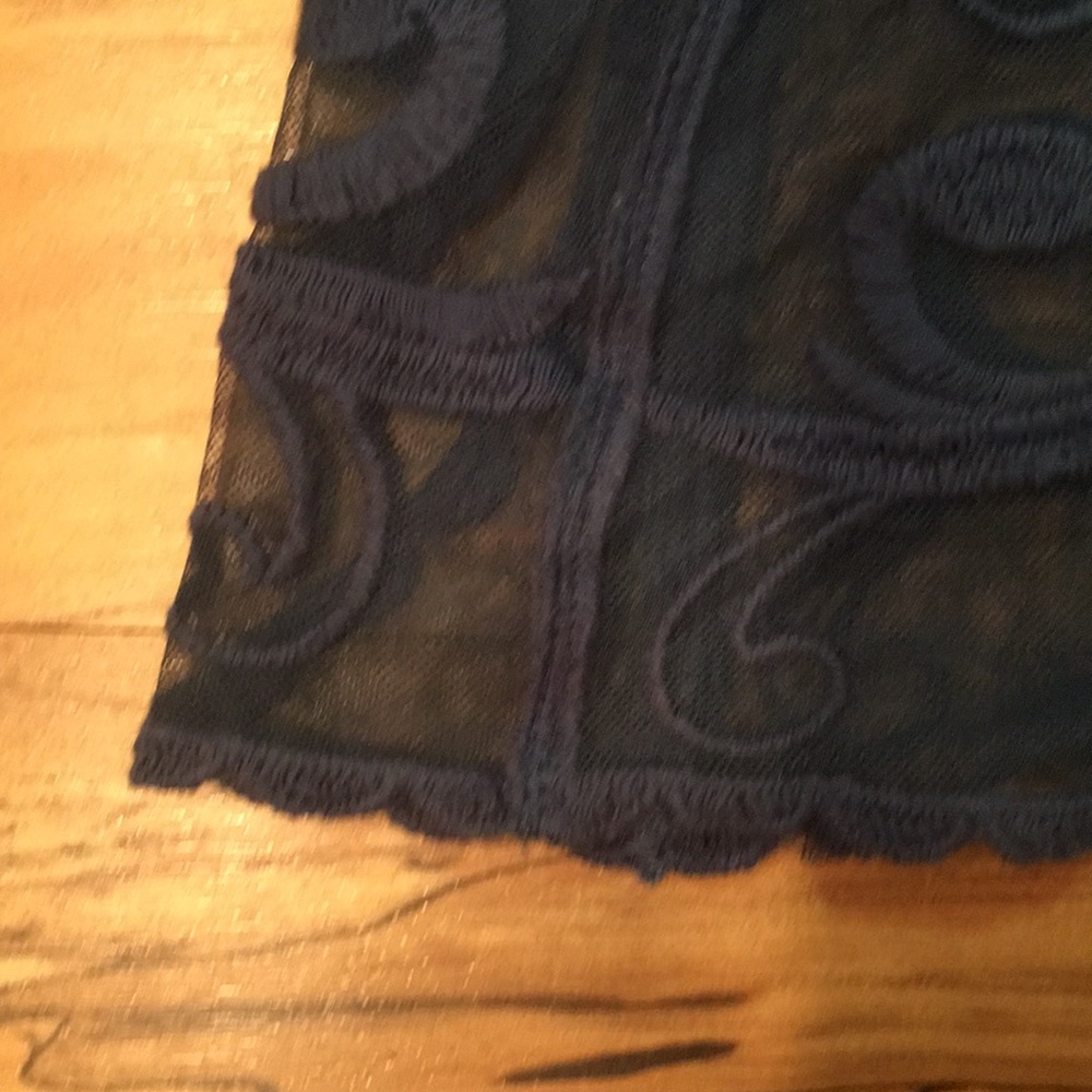 Sheer Lace Embroidered Patterned Top - Picture 4 of 5